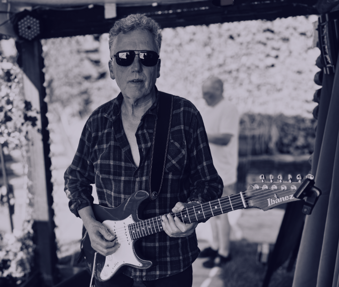 Simon and red tele...